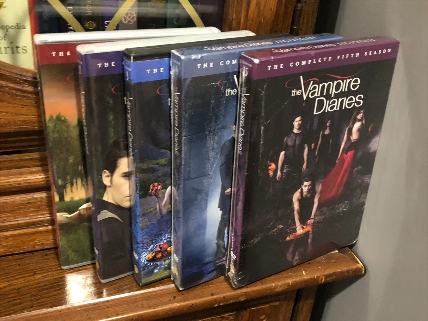 The Vampire Diaries DVD Set - Seasons 1-5 image indicator(2)