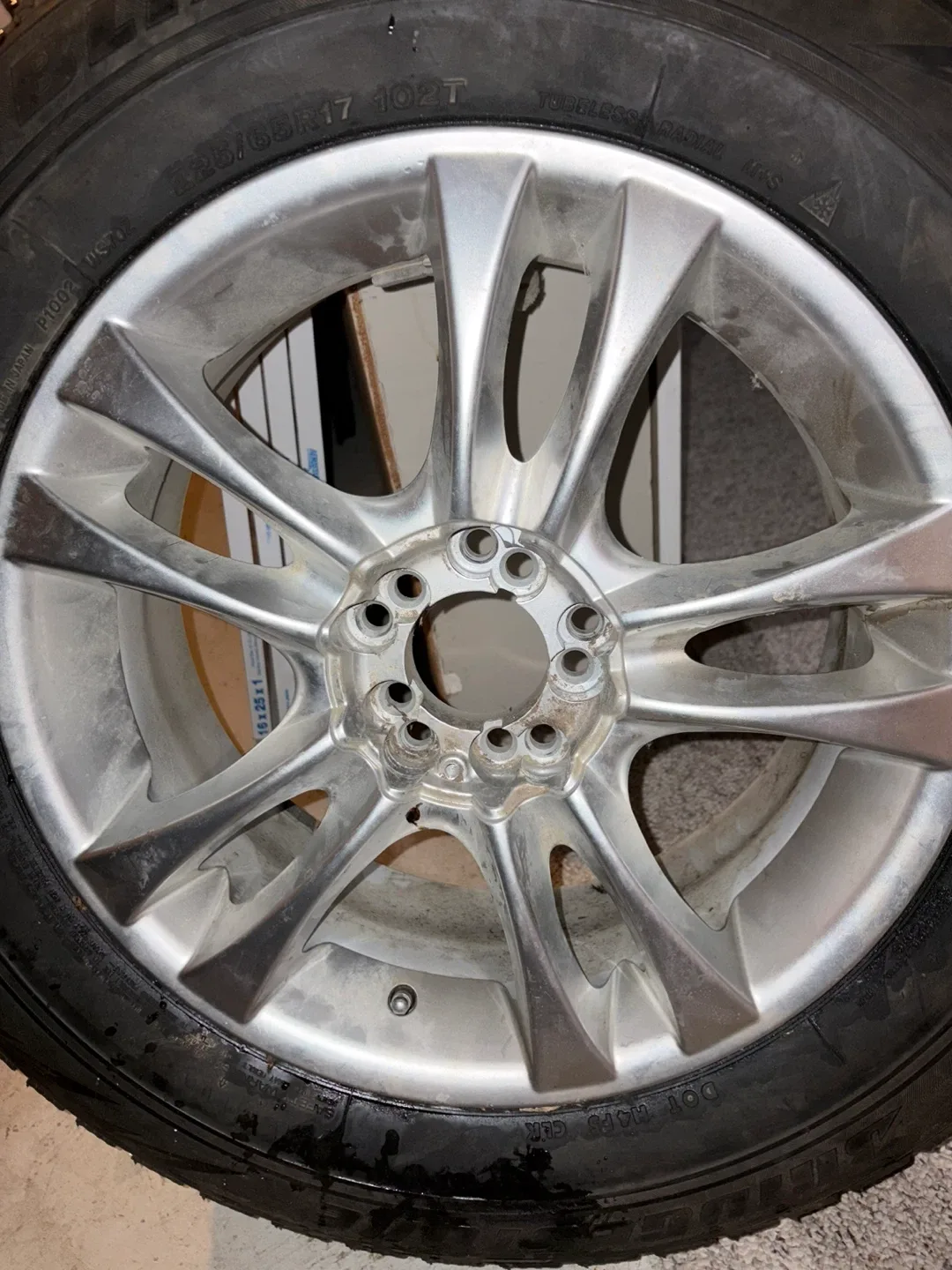 Bridgestone Blizzak WS70 Winter Tire 225/65R17 image indicator(5)