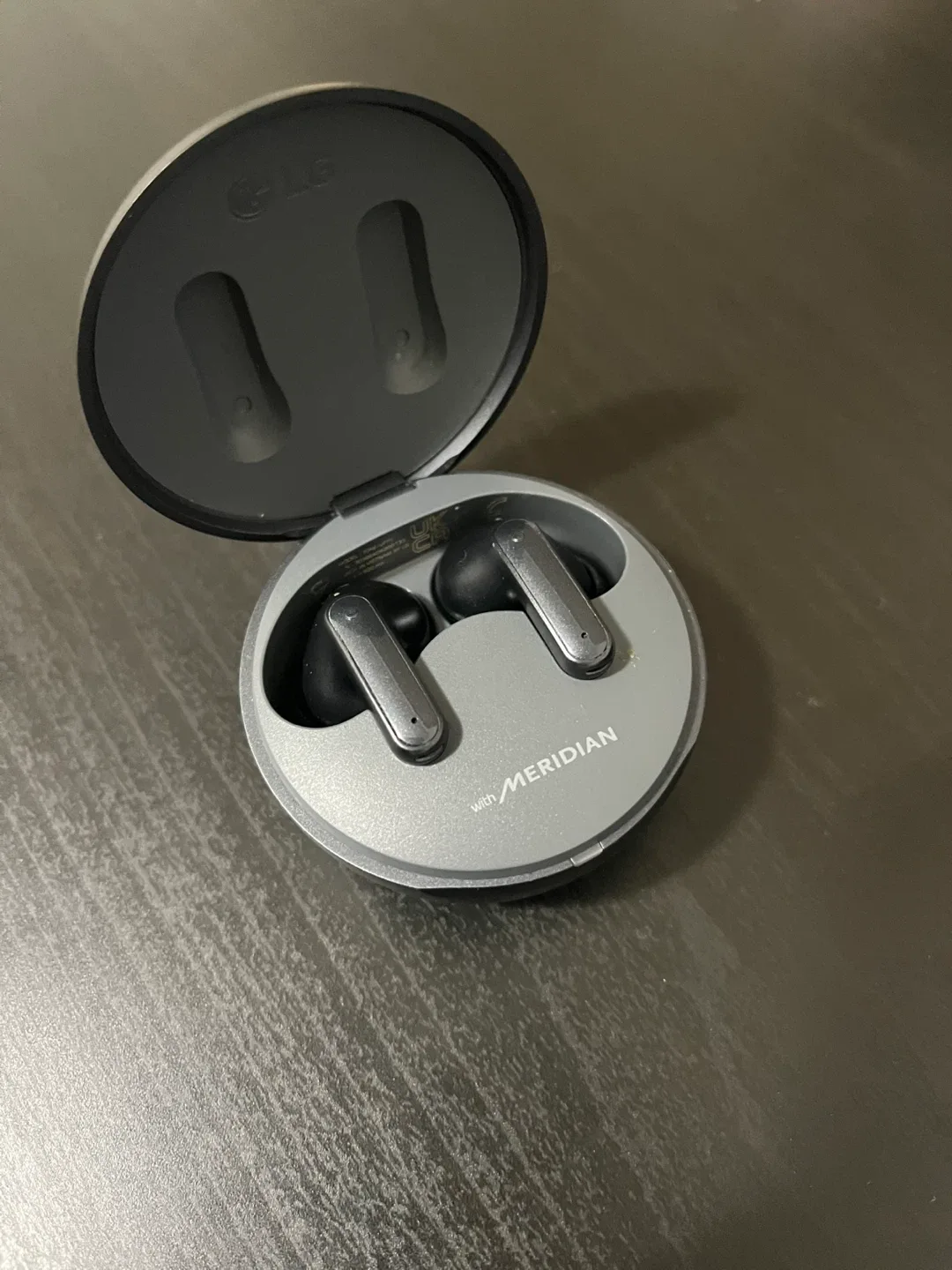 LG Tone Free with Meridian Bluetooth Earbuds image indicator(3)