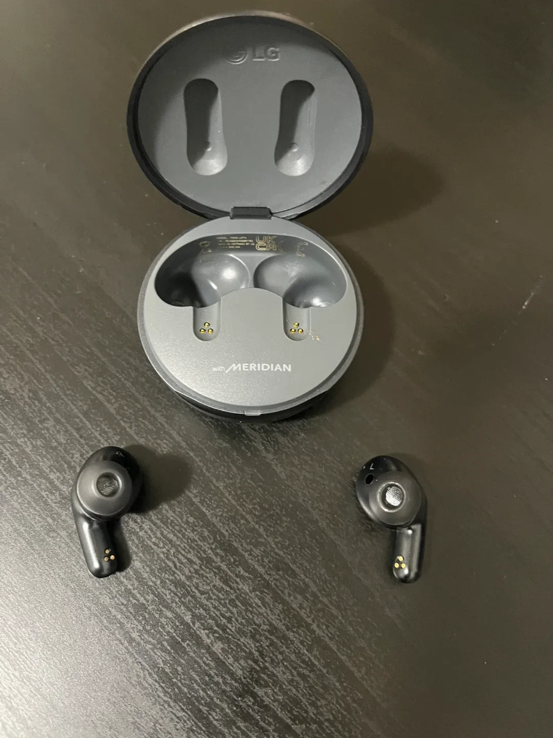 LG Tone Free with Meridian Bluetooth Earbuds image indicator(5)
