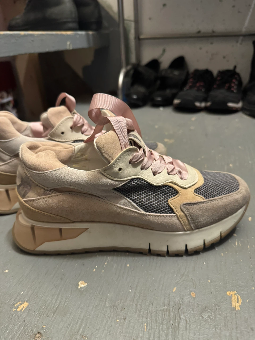 Sneakers - Size 37