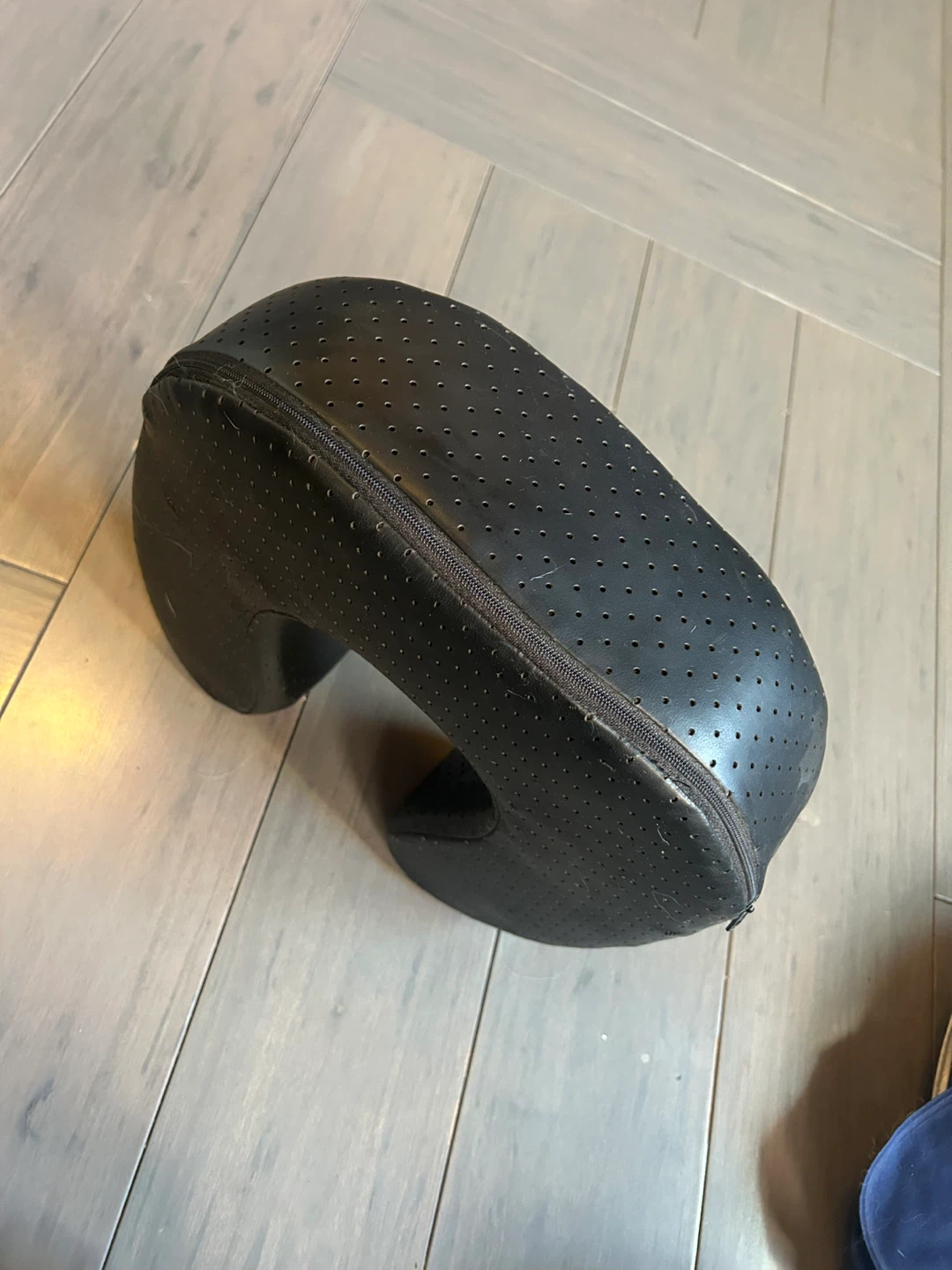 Black Leather Travel Neck Pillow - photo 2
