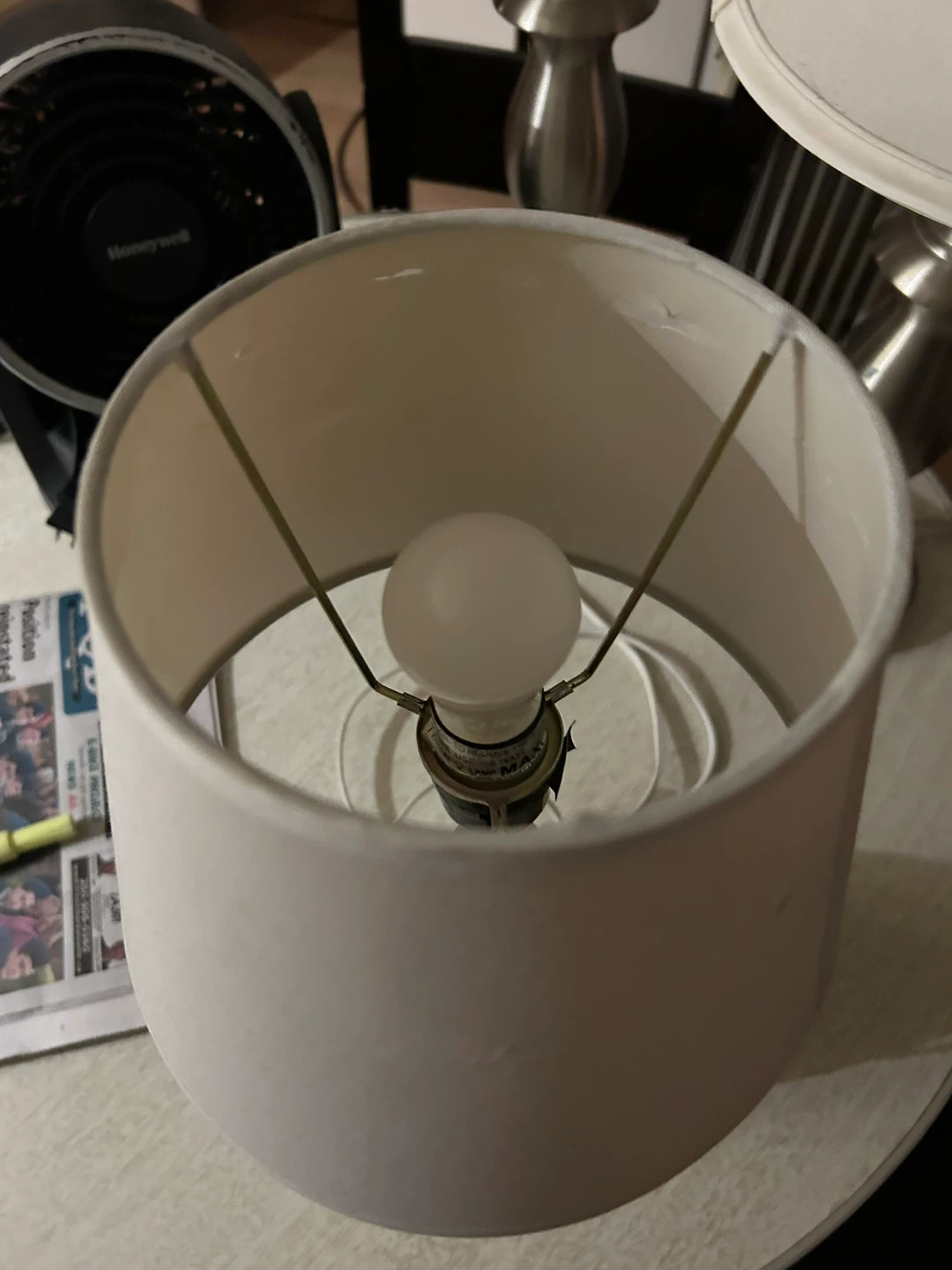 White Table Lamp - photo 2