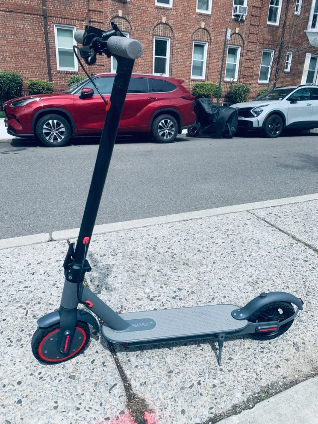 Maxshot Electric Scooter come with charger run fast 25mph