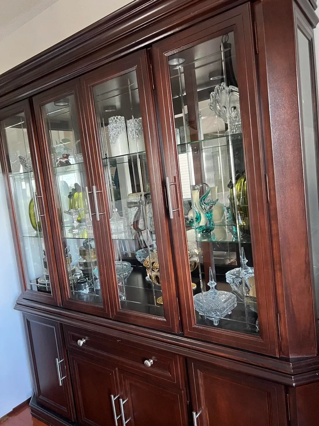 Dark Wood China Cabinet image indicator(2)