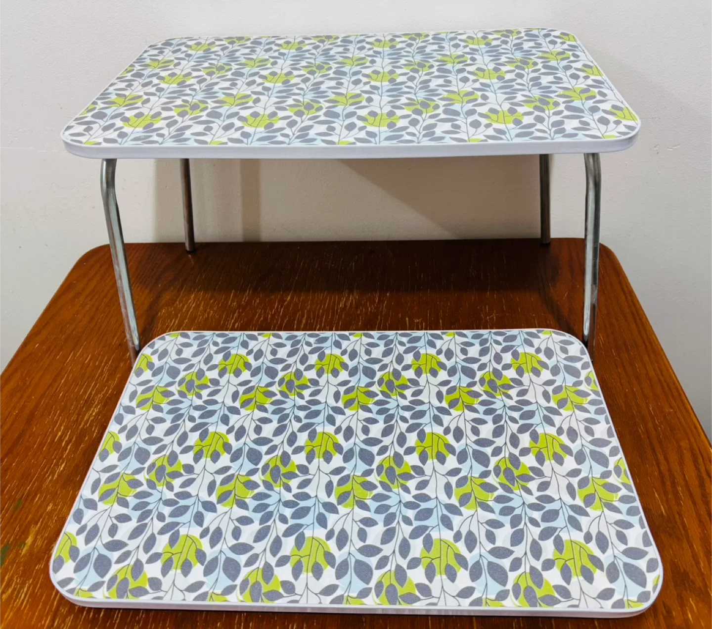 Foldable Lap Desk image indicator(2)