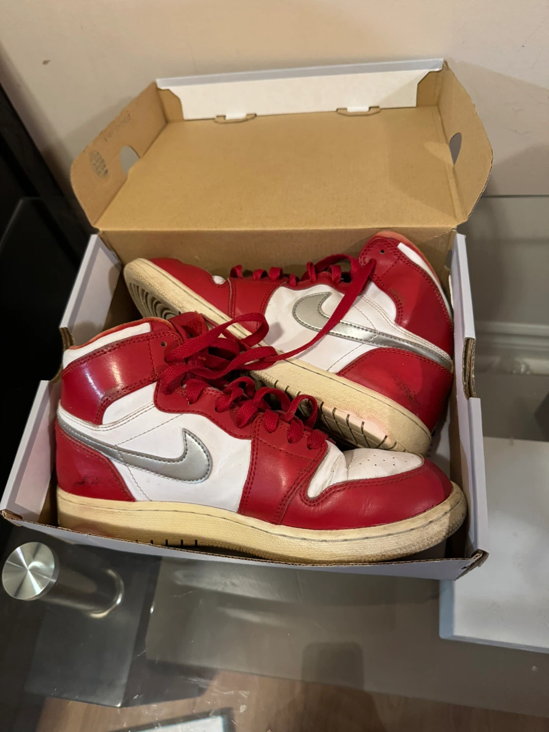 Air Jordan 1 Retro High, Size 6.5Y