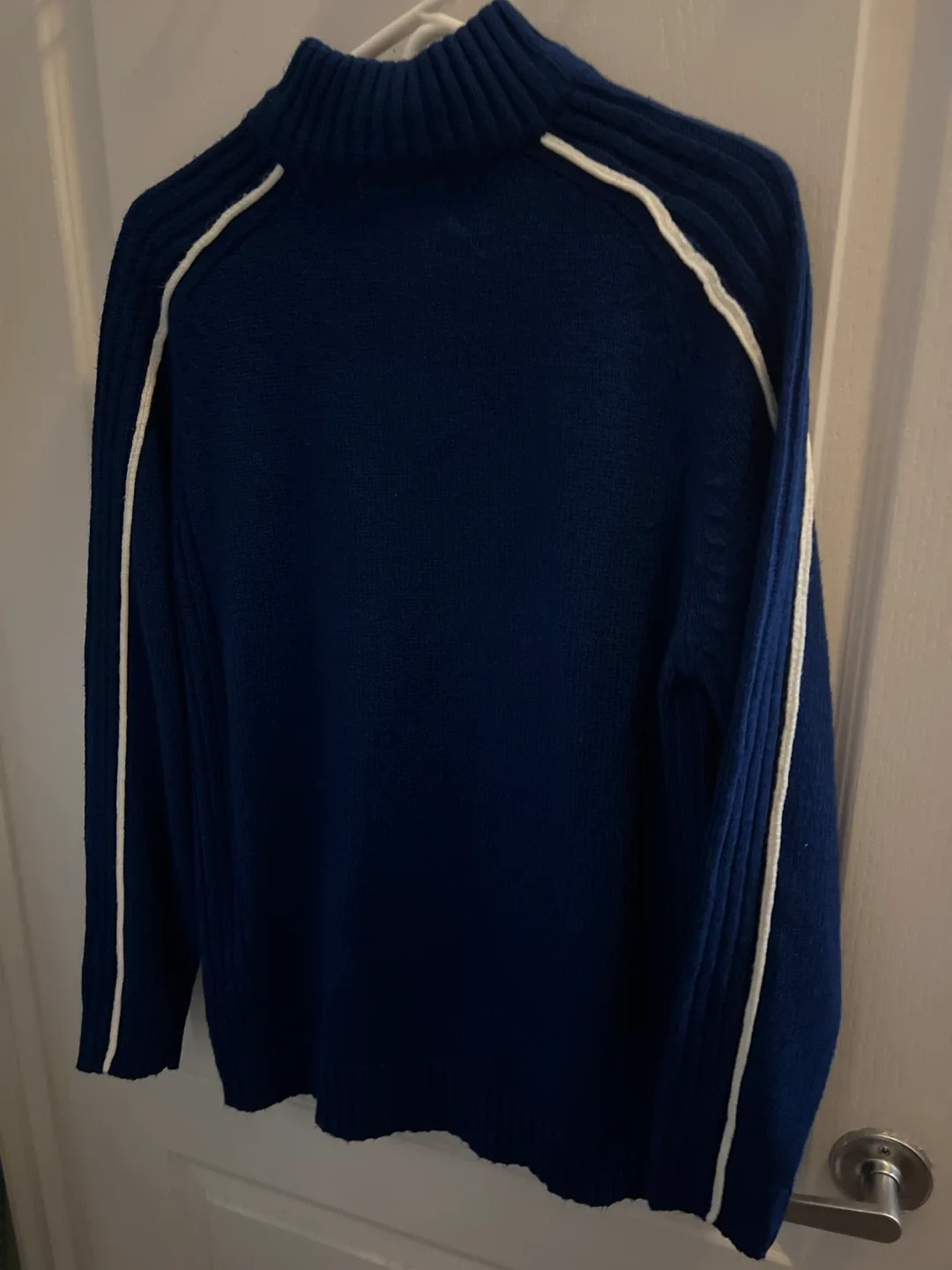 Toronto Maple Leafs NHL Sweater - Size M/M image indicator(6)