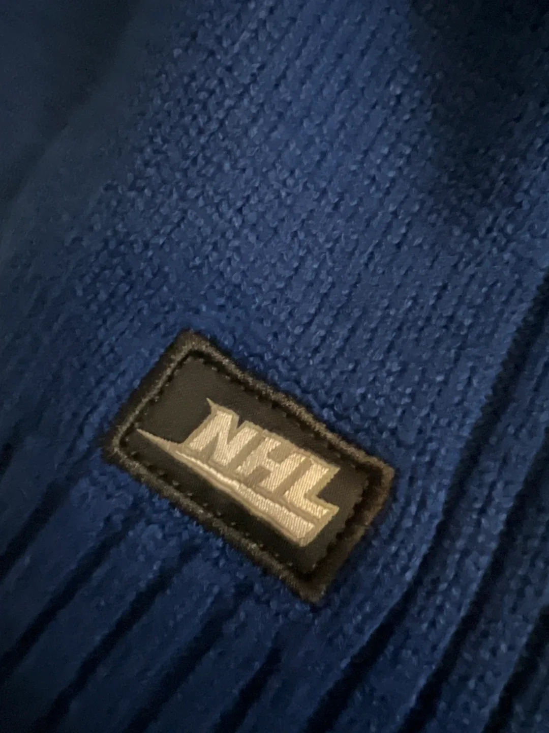 Toronto Maple Leafs NHL Sweater - Size M/M image indicator(4)