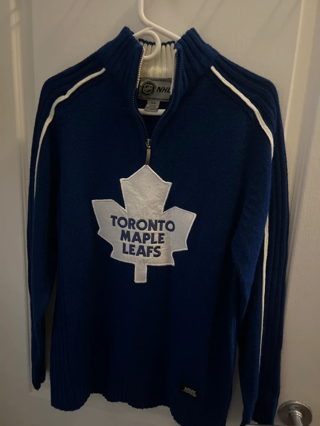Toronto Maple Leafs NHL Sweater - Size M/M