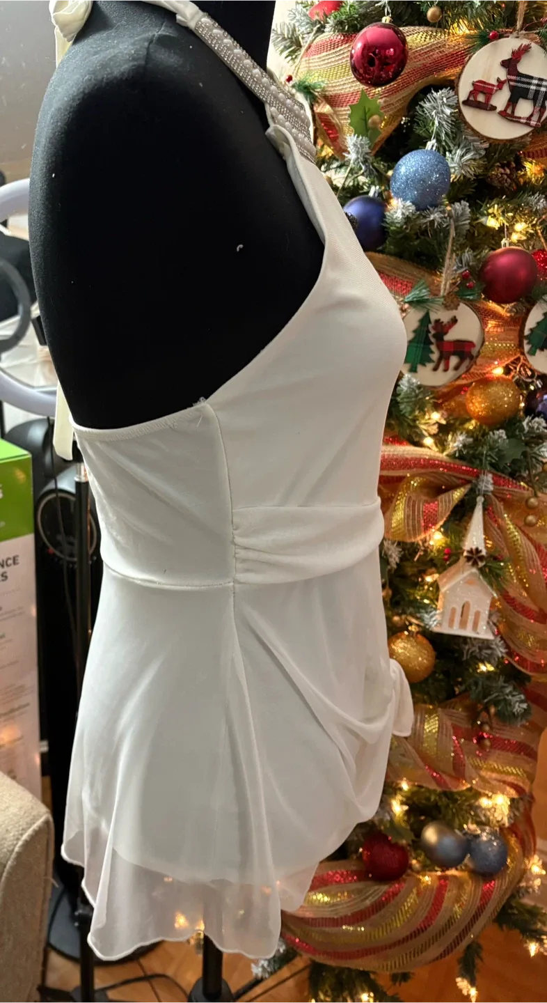 Blum White Halter Top image indicator(3)