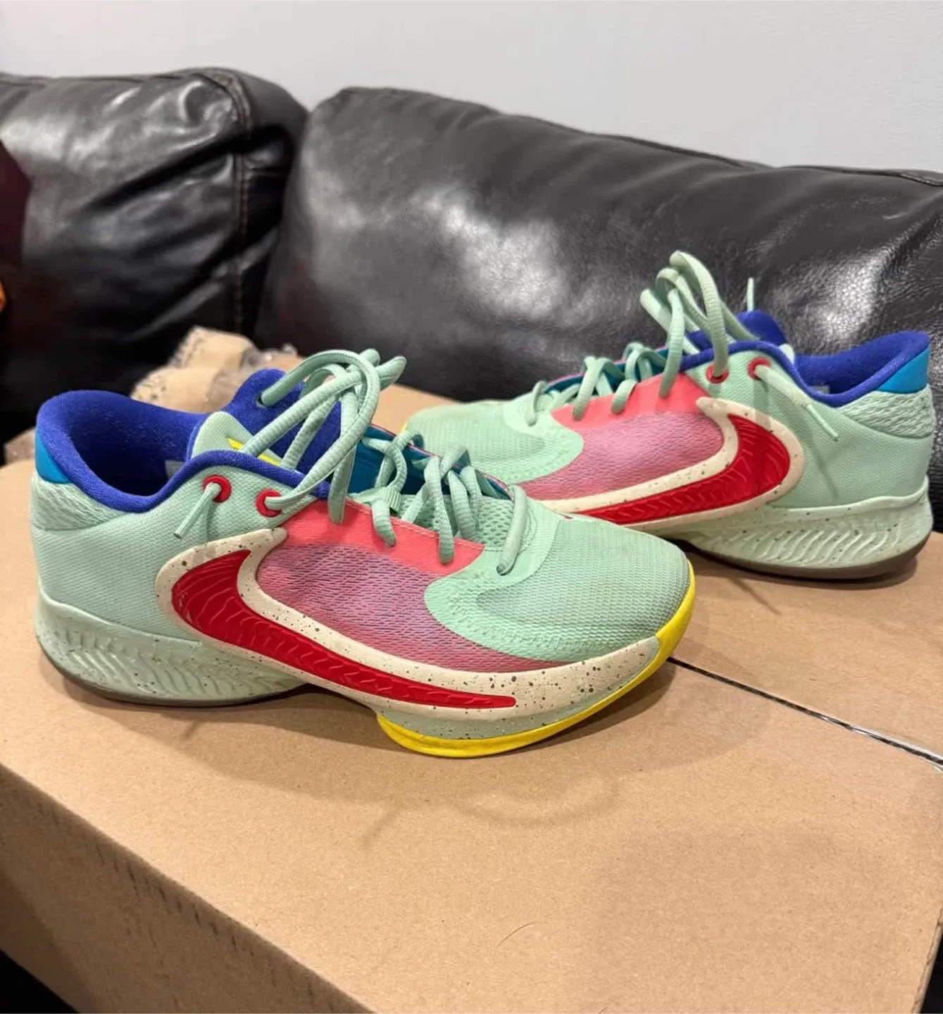 Nike Giannis Freak 4 Youth Size 6.5Y