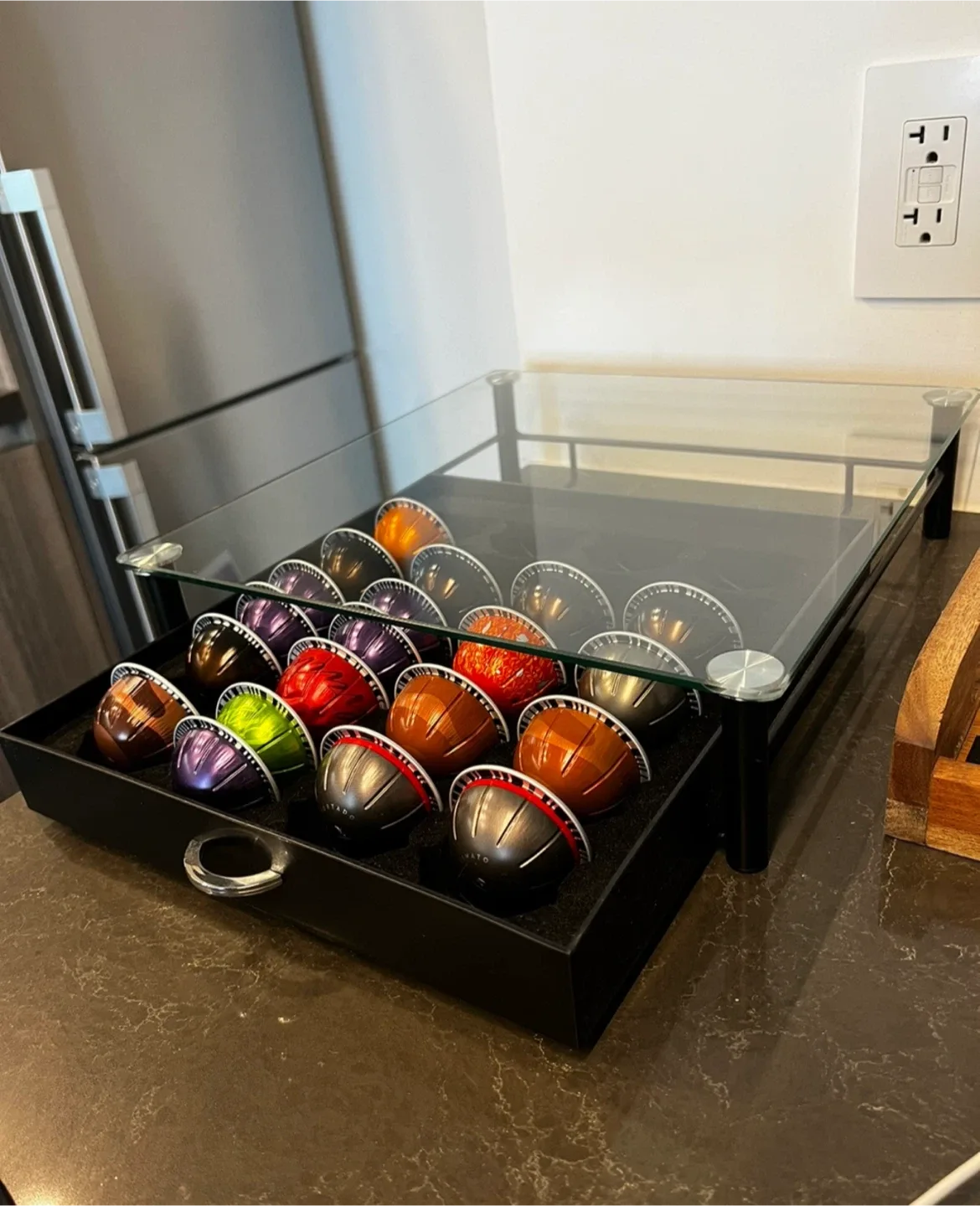 Capsule holder with glass top image indicator(7)