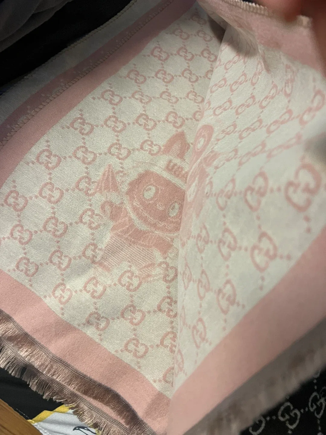 Designer Scarves - Louis Vuitton, Gucci, Fendi image indicator(9)