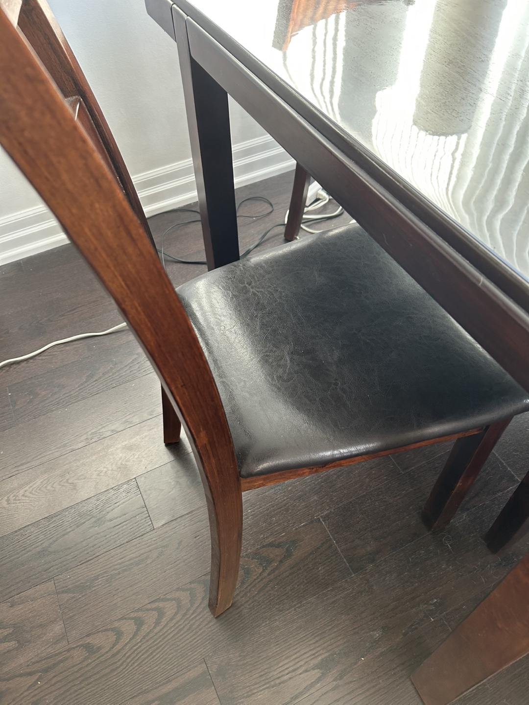 Dining table with 4 chairs - Wood & Leather - photo 3