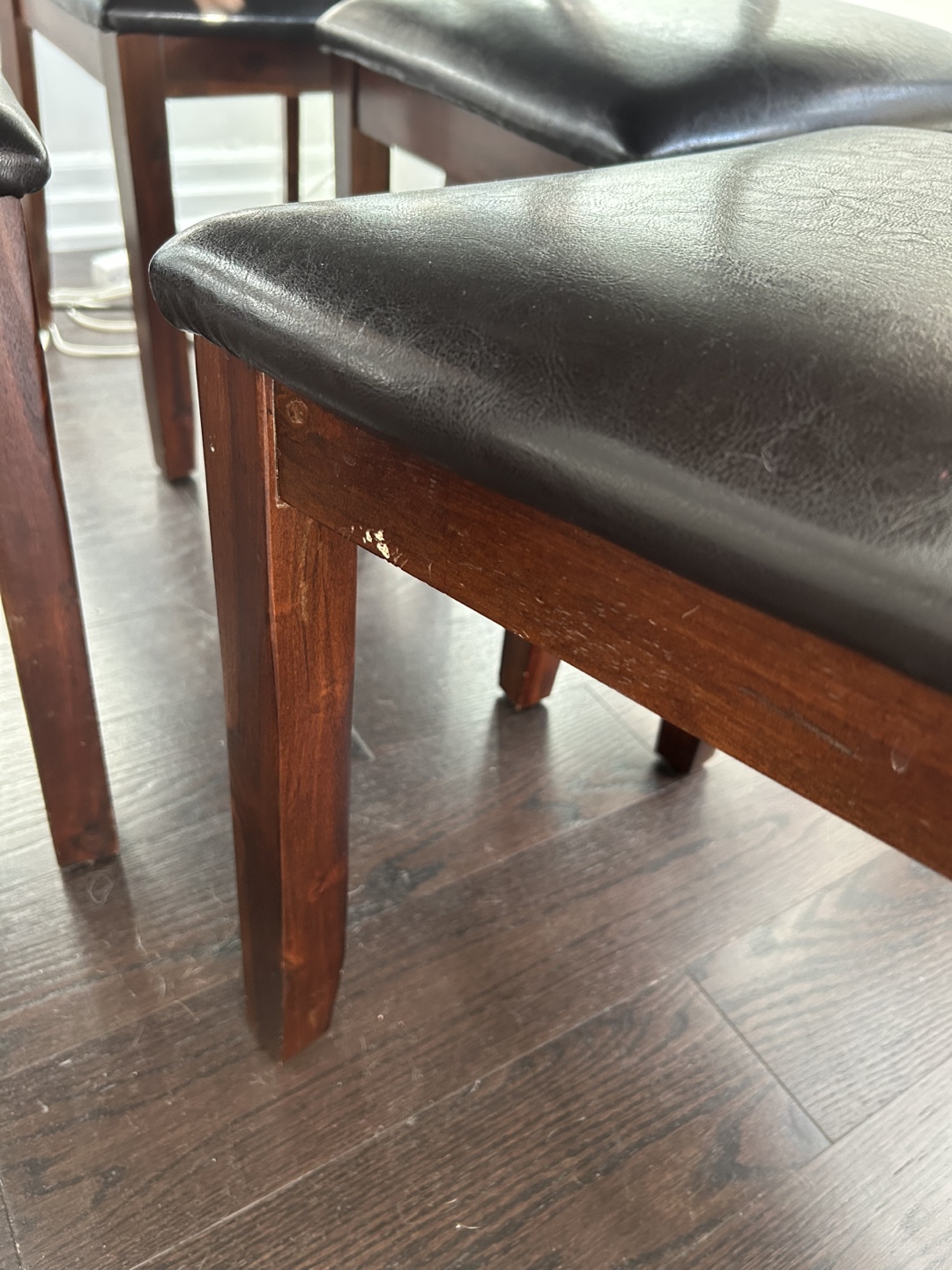 Dining table with 4 chairs - Wood & Leather - photo 4