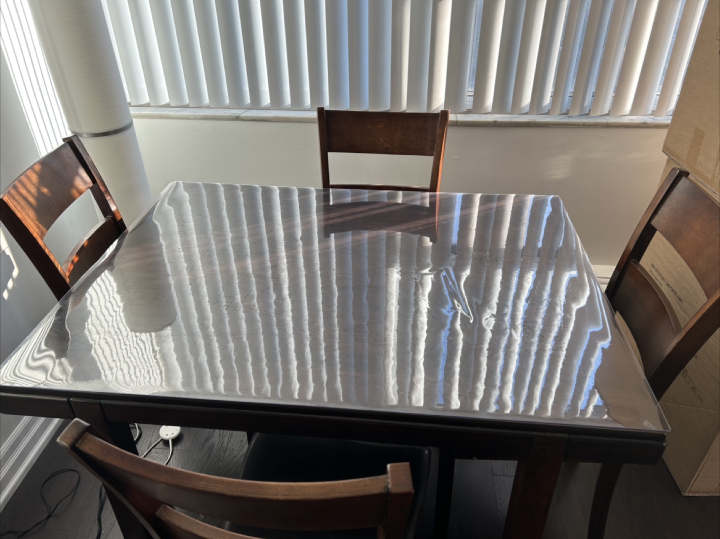 Dining table with 4 chairs - Wood & Leather
