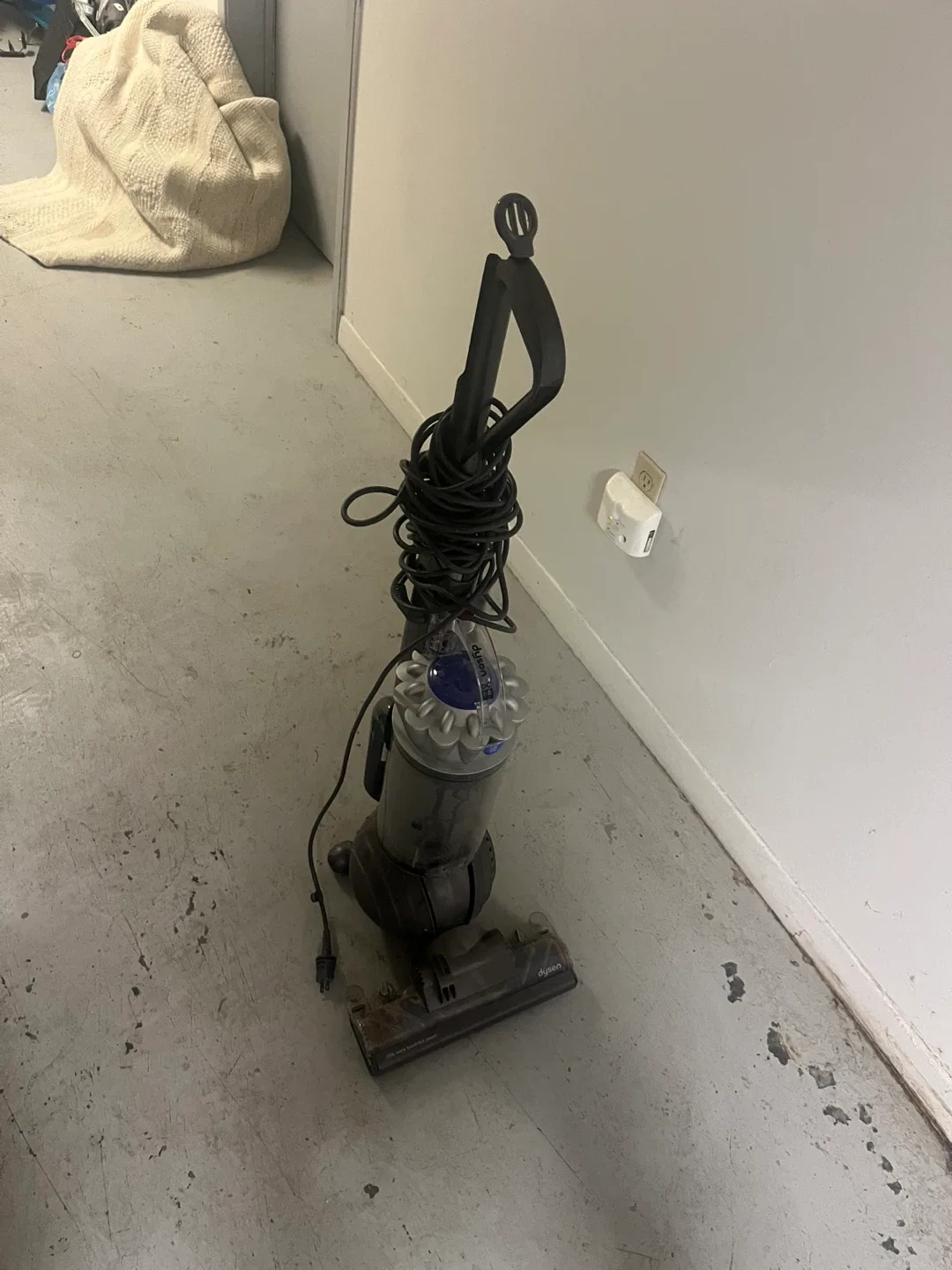 Dyson Upright Vacuum Cleaner image indicator(2)