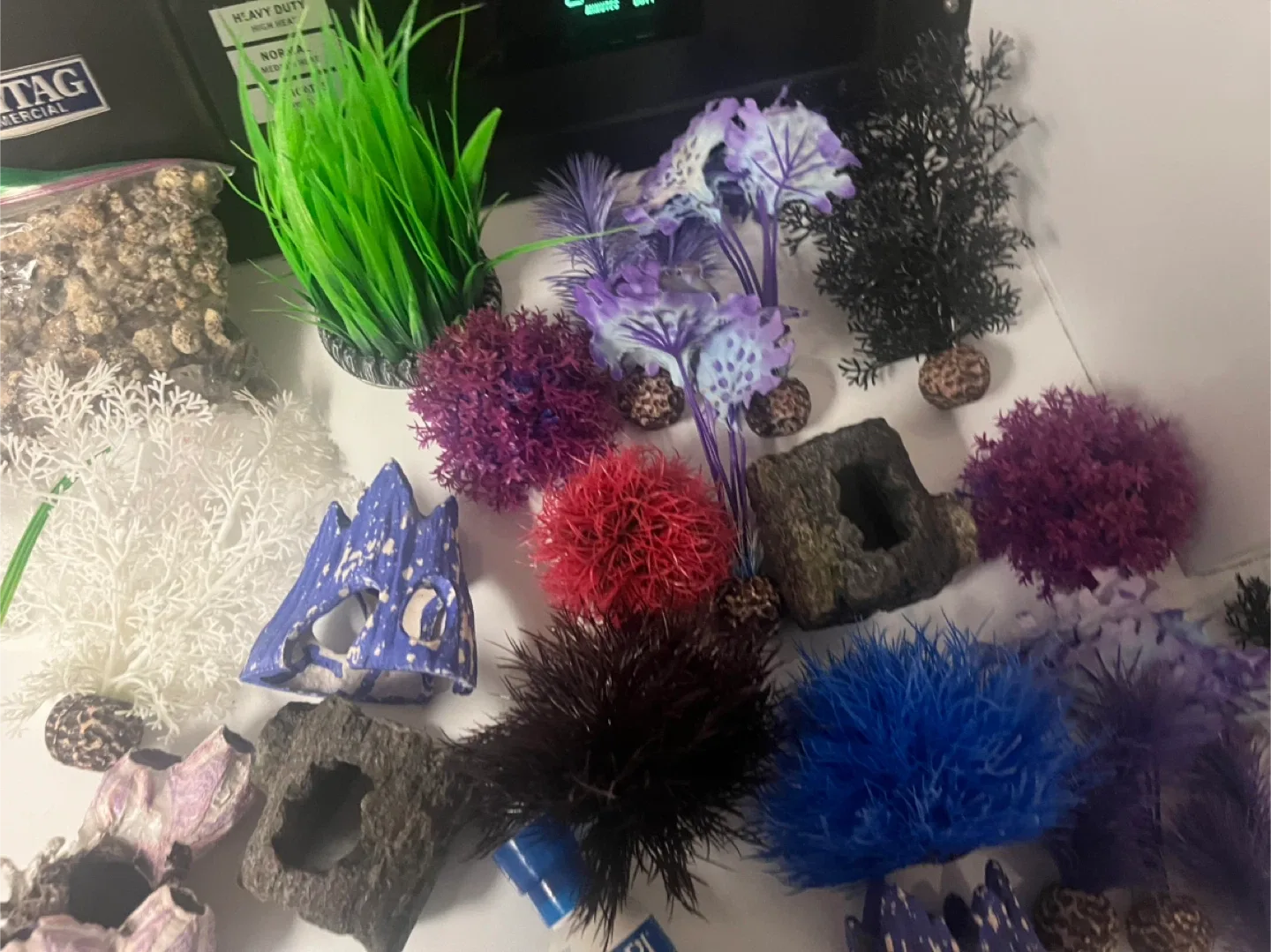 Assorted Aquarium Decorations & API Quick Start image indicator(6)