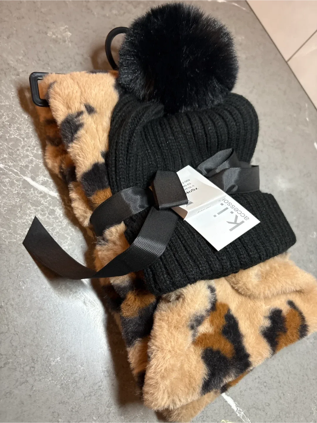 New K.I.T Accessories Scarf & Hat Set