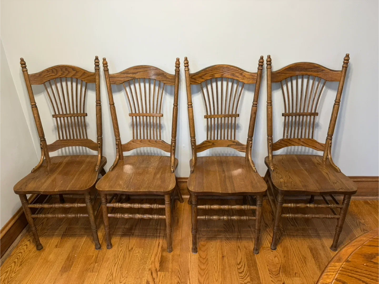 Wood Table with 4 Chairs image indicator(5)