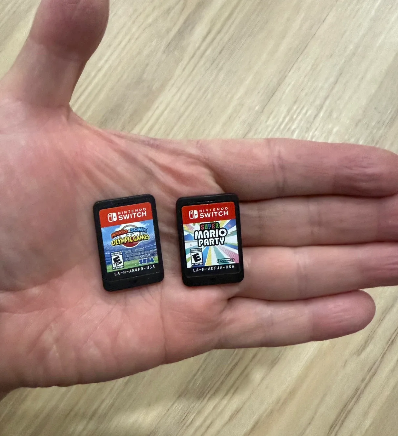 Nintendo Switch Lite with 2 Games image indicator(3)