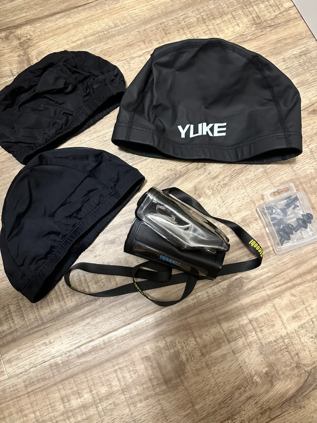 Swimming Gear Set: Yuke Cap, Goggles & Earplugs