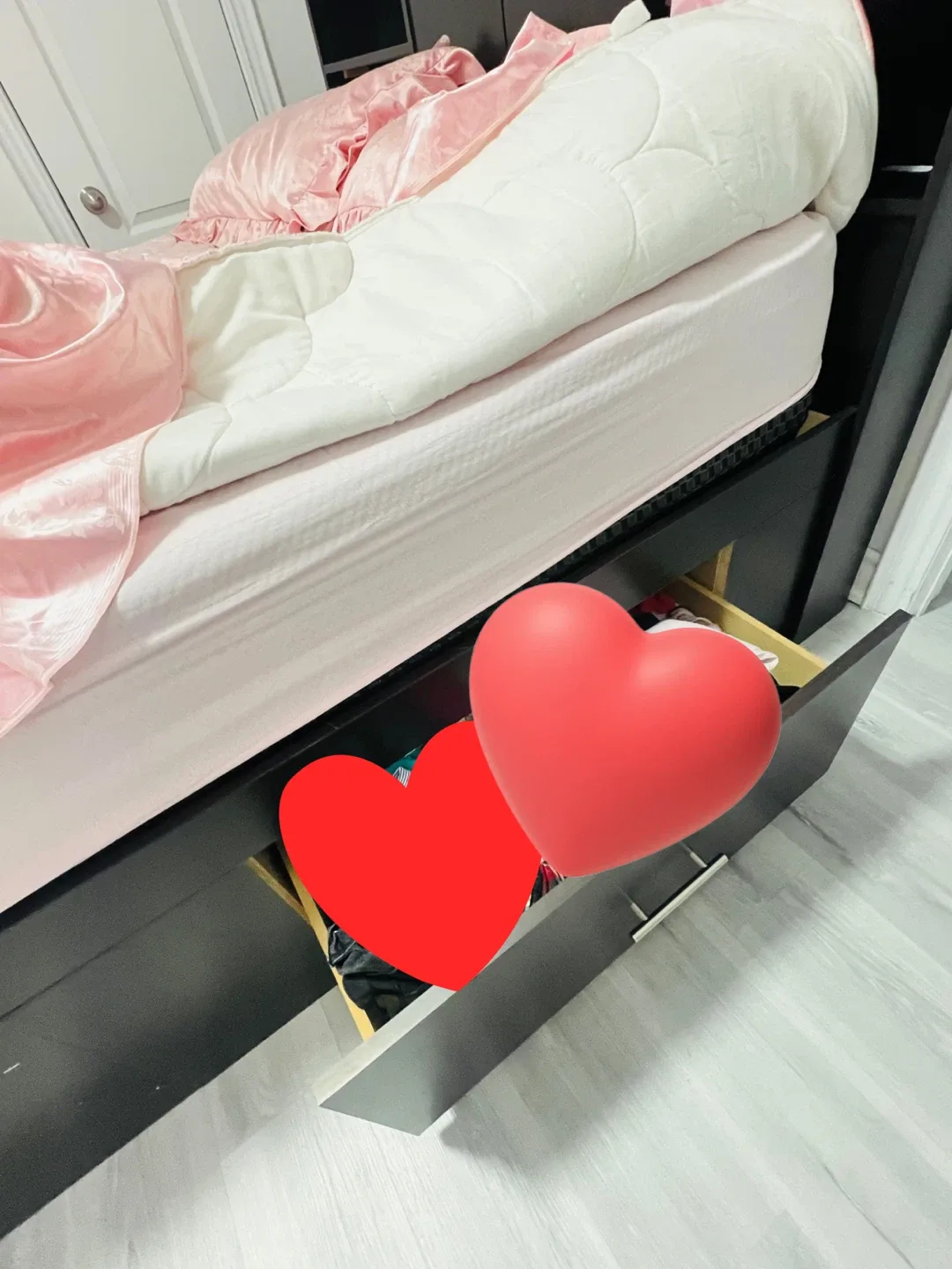 Queen Size Bed with Headboard image indicator(8)