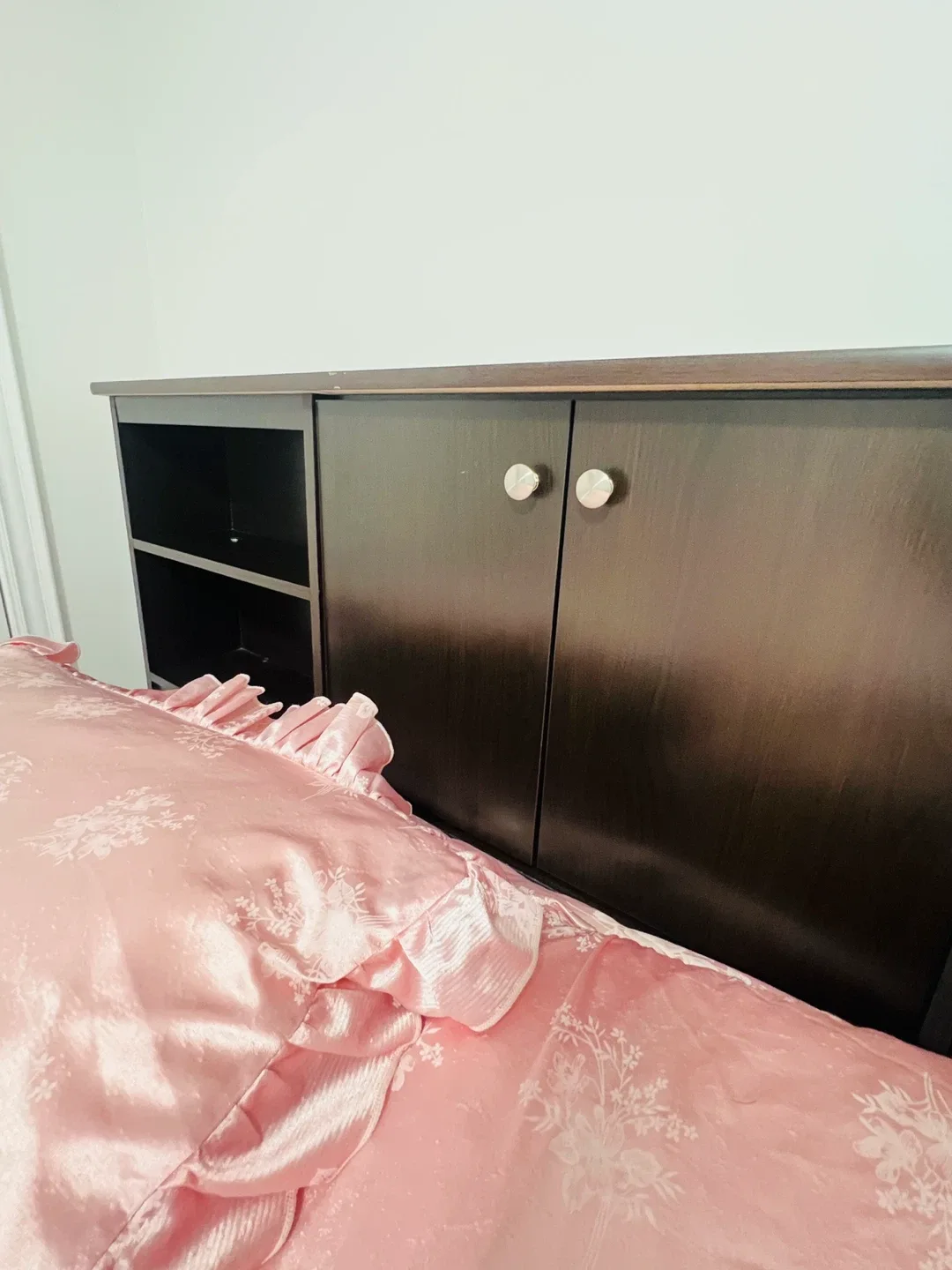 Queen Size Bed with Headboard image indicator(4)