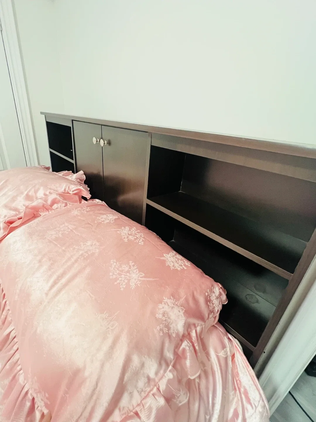 Queen Size Bed with Headboard image indicator(6)