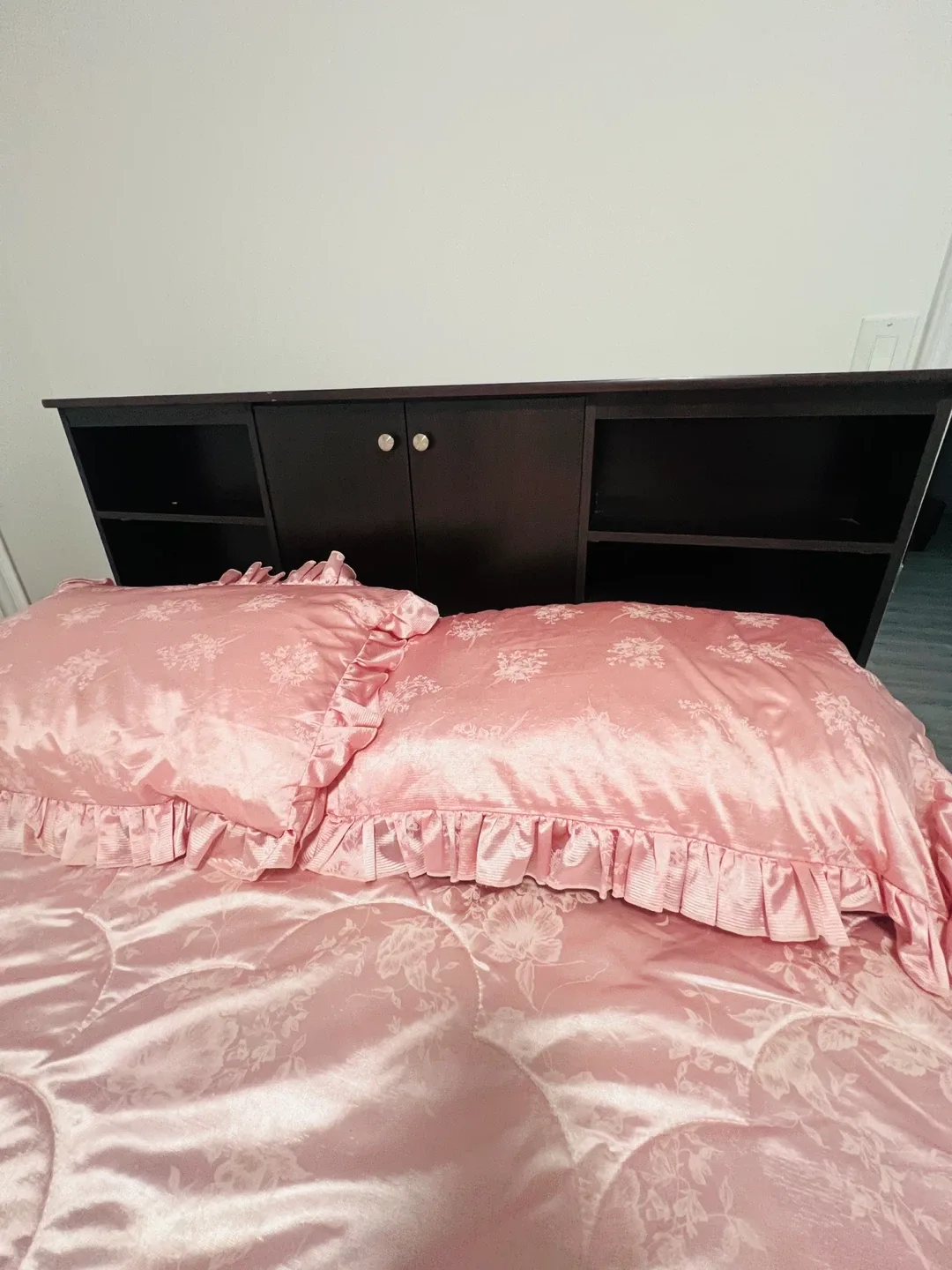 Queen Size Bed with Headboard image indicator(5)