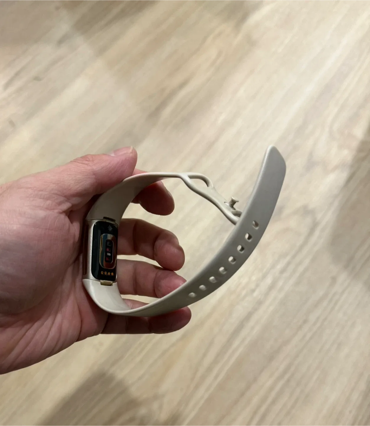 Fitbit charge 5 Fitness Tracker image indicator(2)