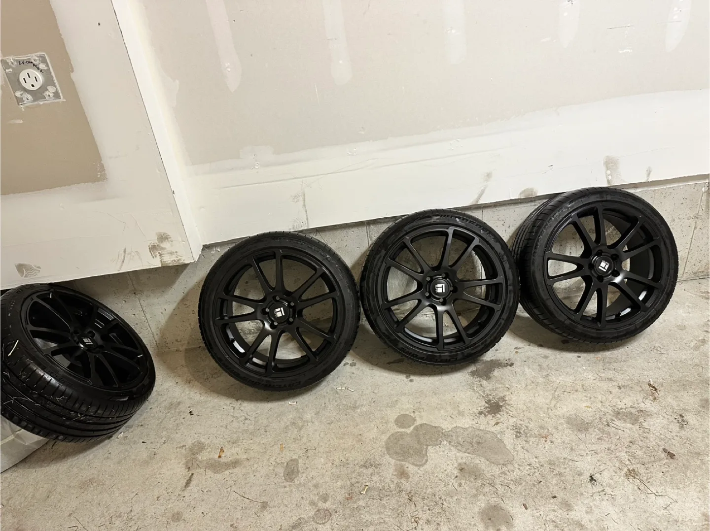 Set of 4 Windforce Catcherforce Tires 225/40ZR18 image indicator(2)