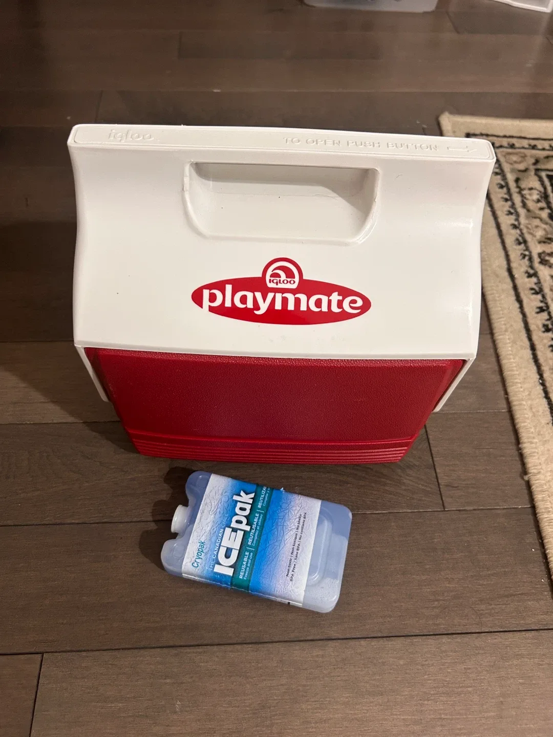 Igloo Playmate Cooler w/ Ice Pack