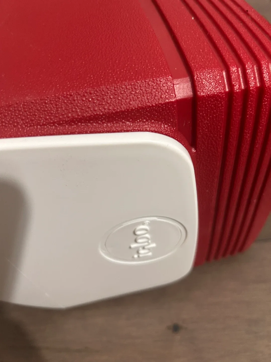 Igloo Playmate Cooler w/ Ice Pack image indicator(4)