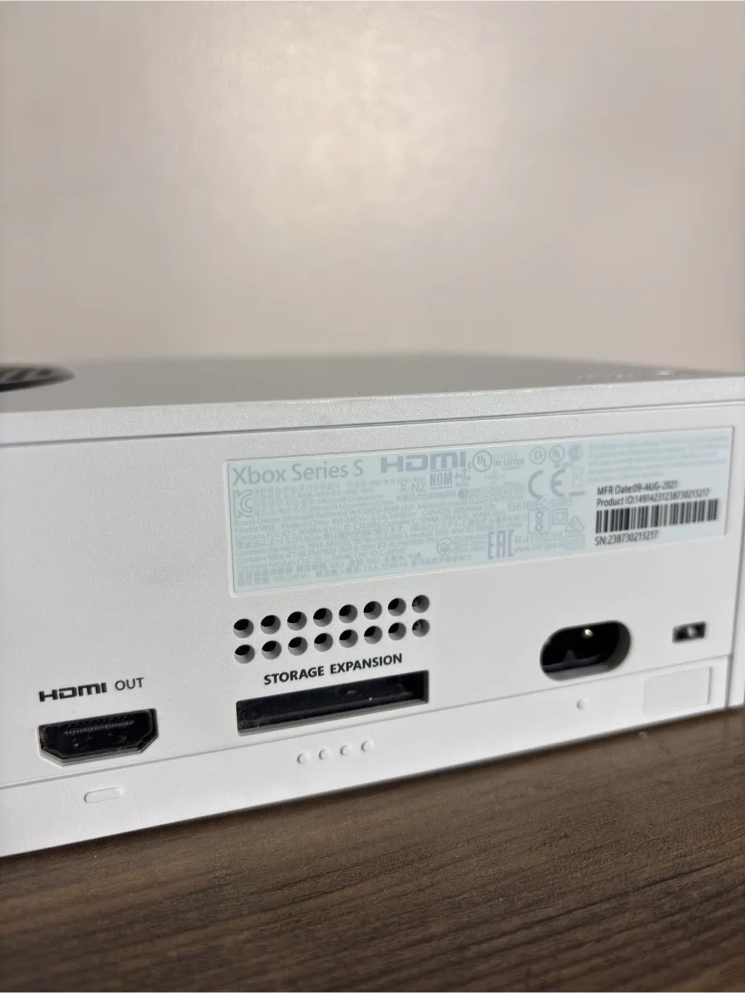 Xbox Series S (512GB) + 3 Controllers - Act Fast! image indicator(5)