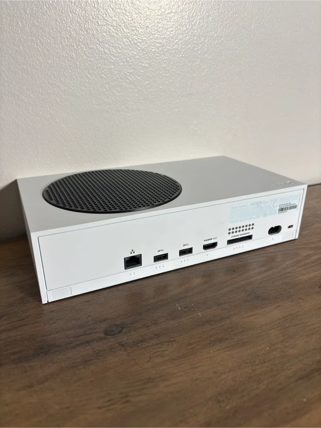 Xbox Series S (512GB) + 3 Controllers - Act Fast! image indicator(4)