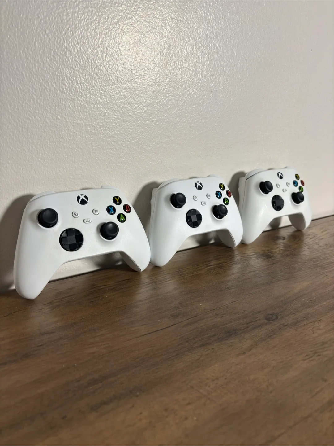 Xbox Series S (512GB) + 3 Controllers - Act Fast! image indicator(6)