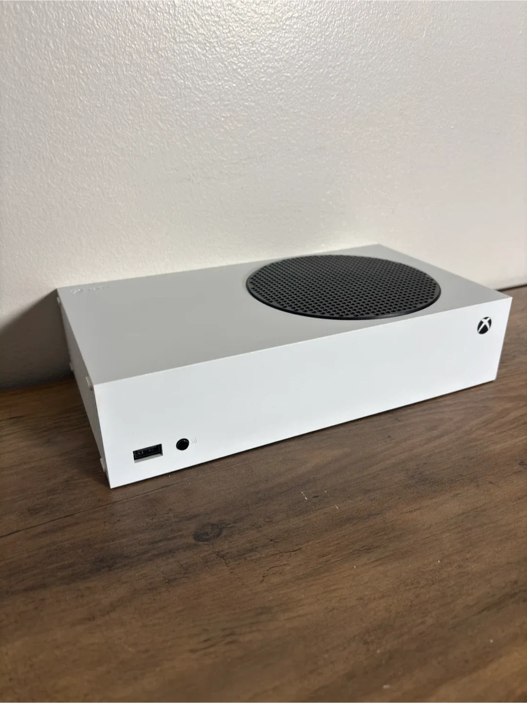 Xbox Series S (512GB) + 3 Controllers - Act Fast! image indicator(3)