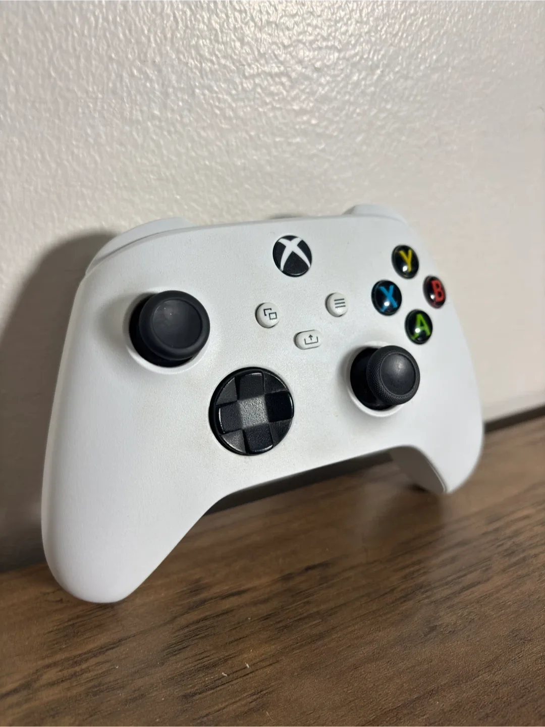 Xbox Series S (512GB) + 3 Controllers - Act Fast! image indicator(7)