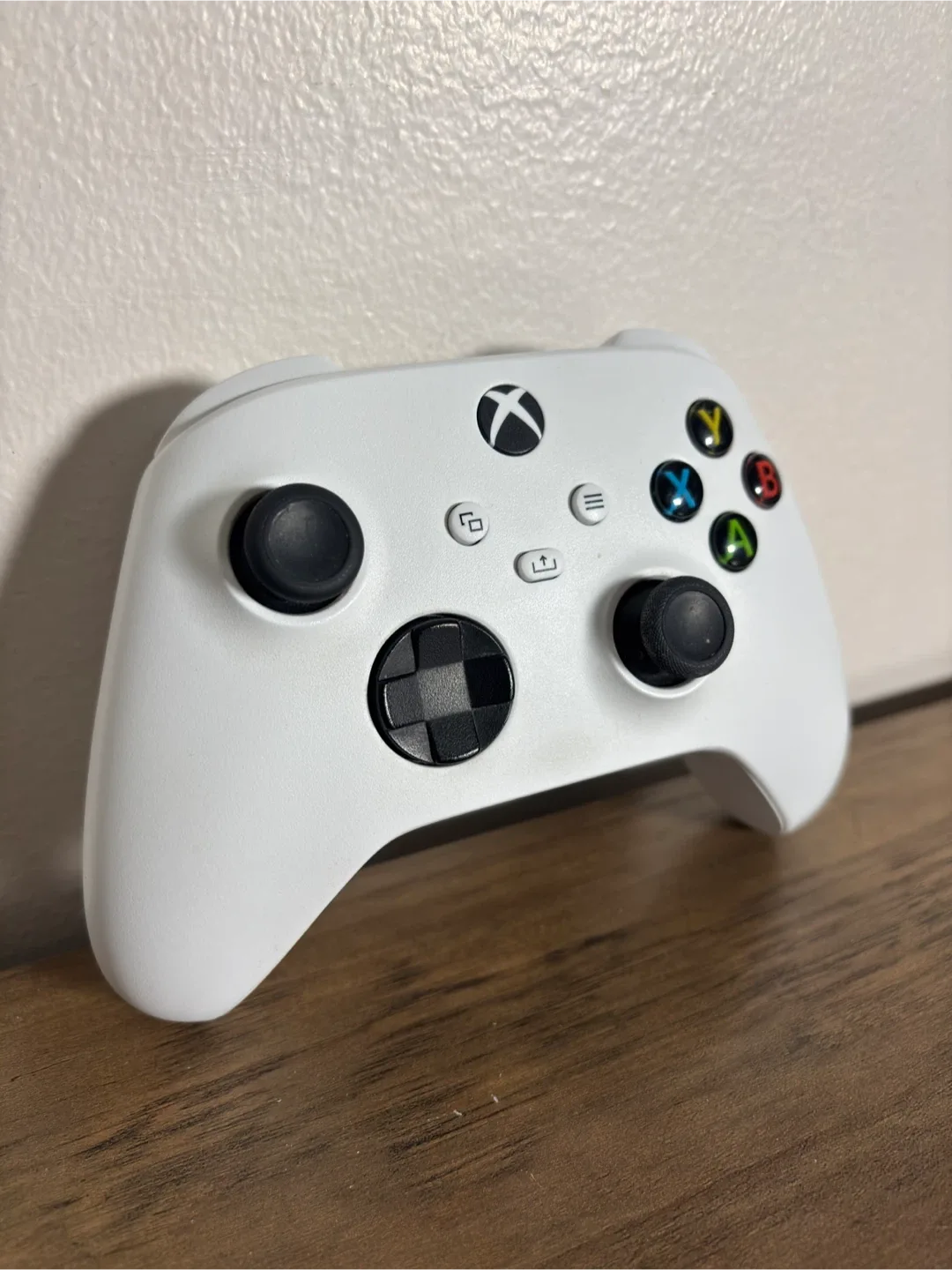 Xbox Series S (512GB) + 3 Controllers - Act Fast! image indicator(8)