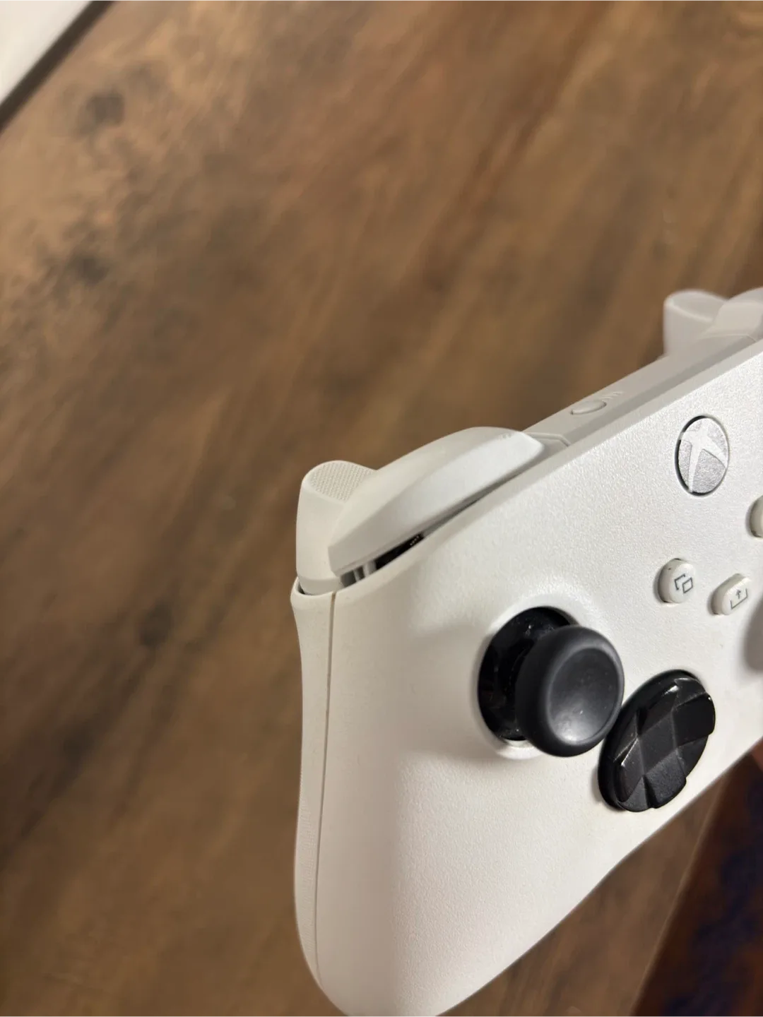 Xbox Series S (512GB) + 3 Controllers - Act Fast! image indicator(10)