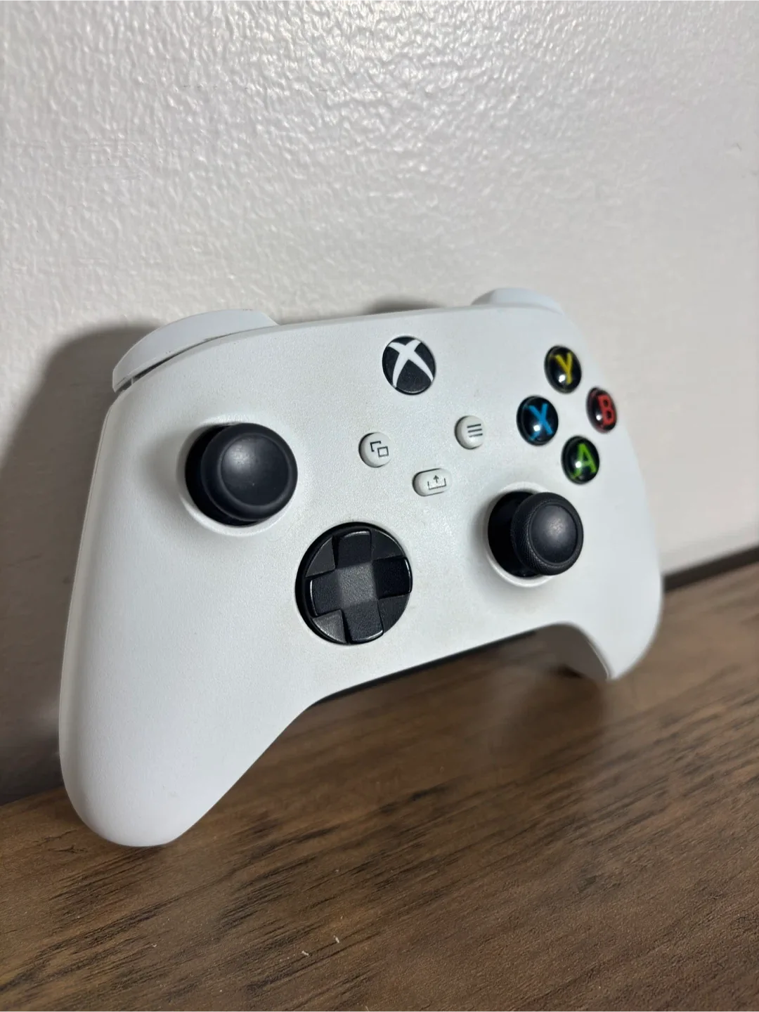 Xbox Series S (512GB) + 3 Controllers - Act Fast! image indicator(9)