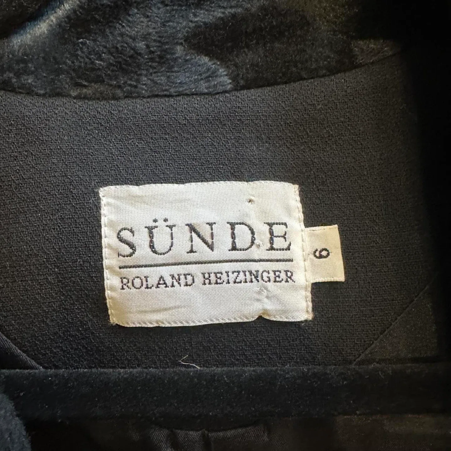 SUNDE Roland Heizinger Black Blazer - Size 6 image indicator(3)