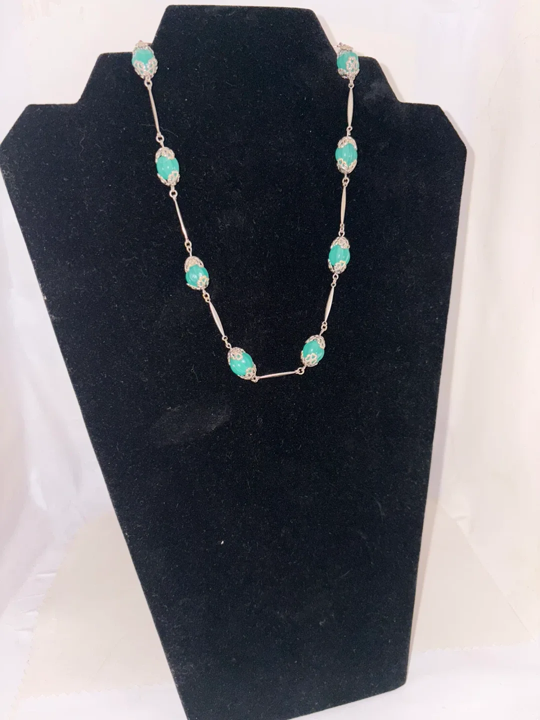 Vintage Neiger Brothers Uranium Glass Silver Tone Metal Necklace image indicator(2)