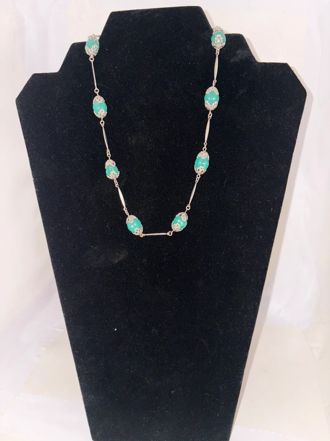 Vintage Neiger Brothers Uranium Glass Silver Tone Metal Necklace image indicator(3)