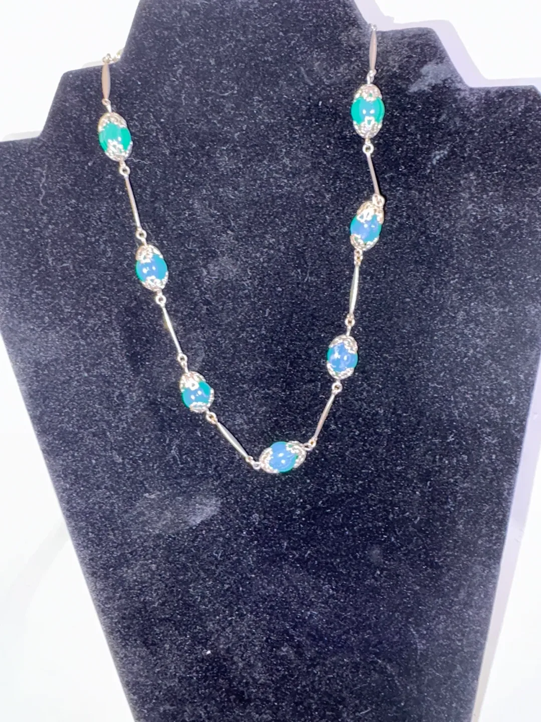 Vintage Neiger Brothers Uranium Glass Silver Tone Metal Necklace image indicator(5)