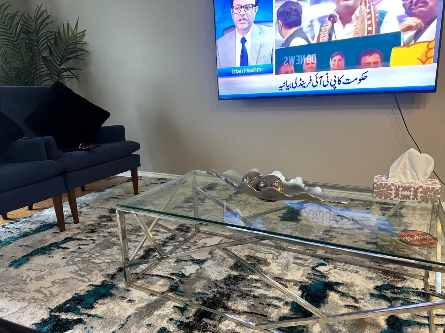 Glass Coffee Table with Metal Frame image indicator(2)