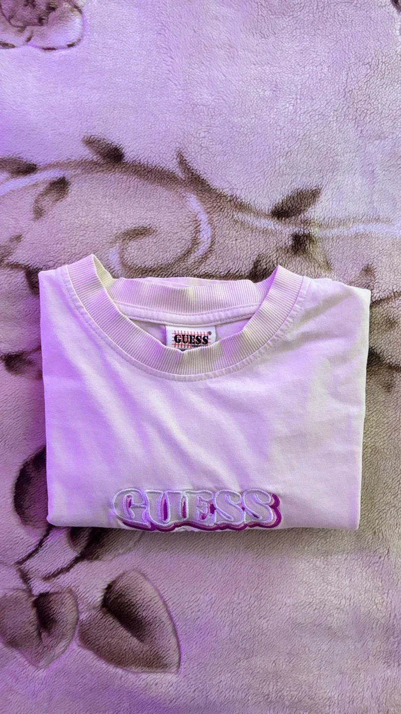 Guess 1981 T-shirt image indicator(2)