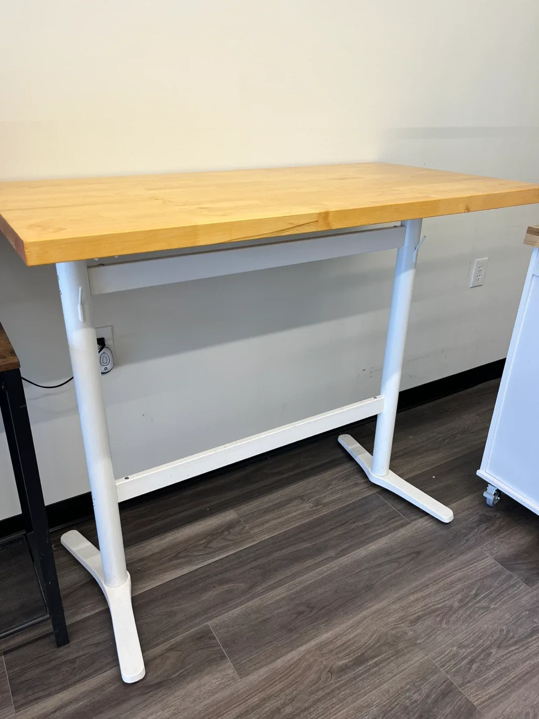 Wood Top Bar Height Table image indicator(3)